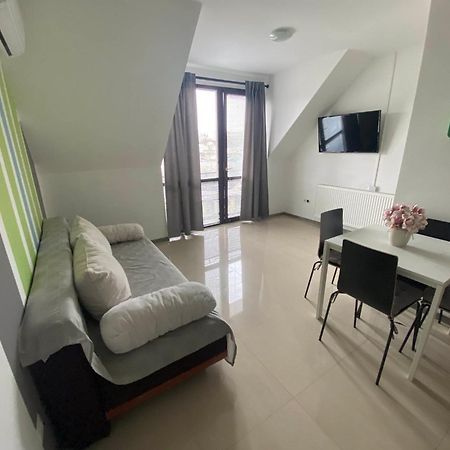 Lexy Family Apartman Hajdúszoboszló Exteriör bild