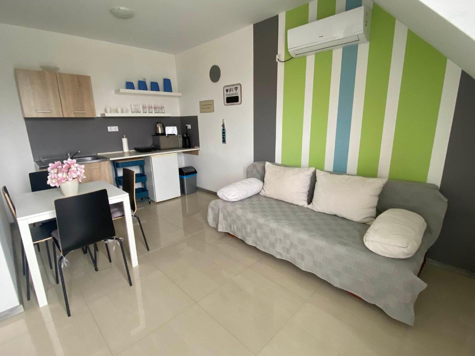 Lexy Family Apartman Hajdúszoboszló Exteriör bild