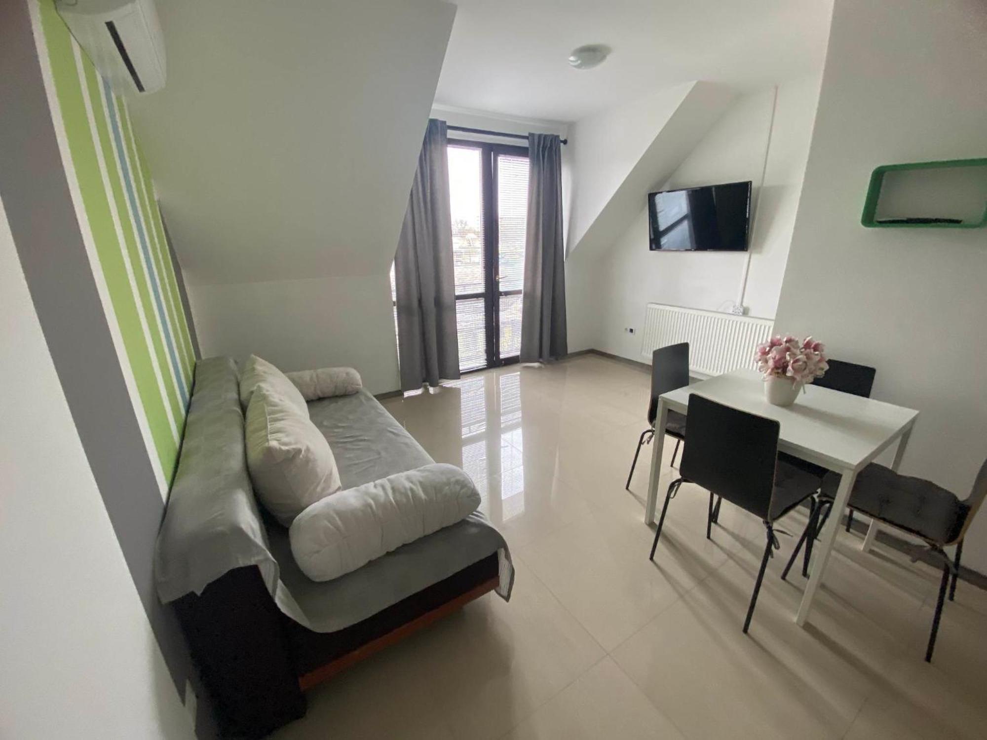 Lexy Family Apartman Hajdúszoboszló Exteriör bild