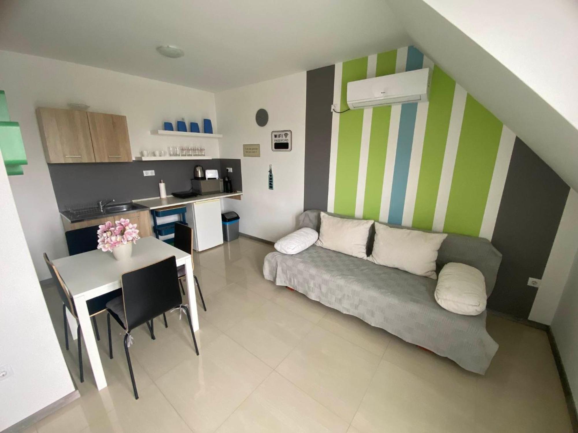 Lexy Family Apartman Hajdúszoboszló Exteriör bild