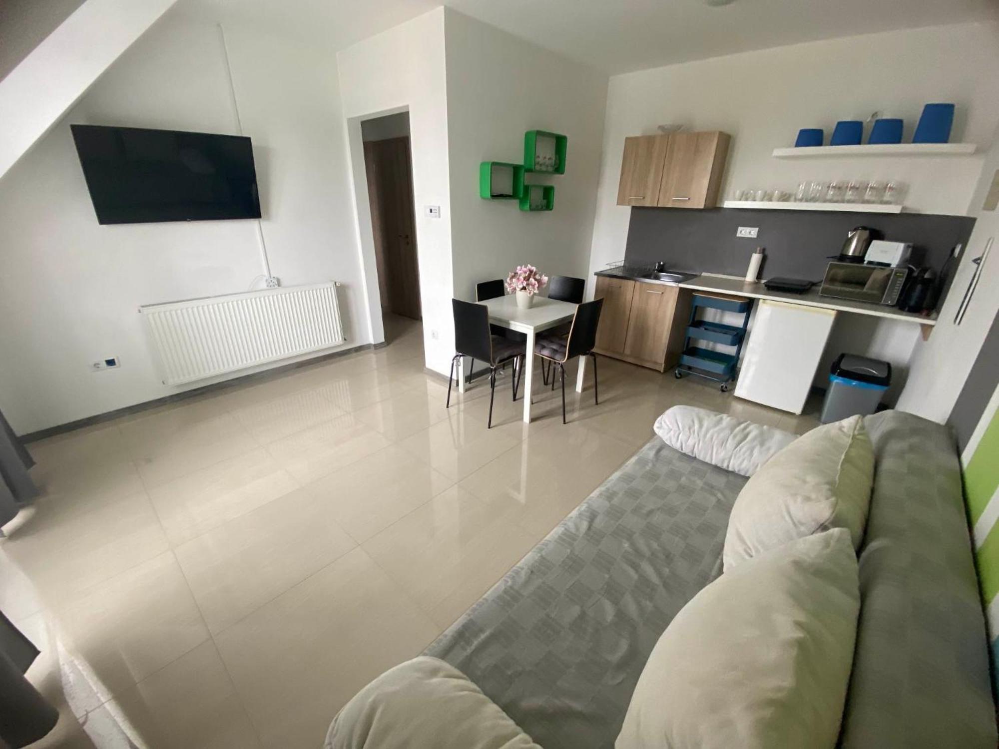 Lexy Family Apartman Hajdúszoboszló Exteriör bild