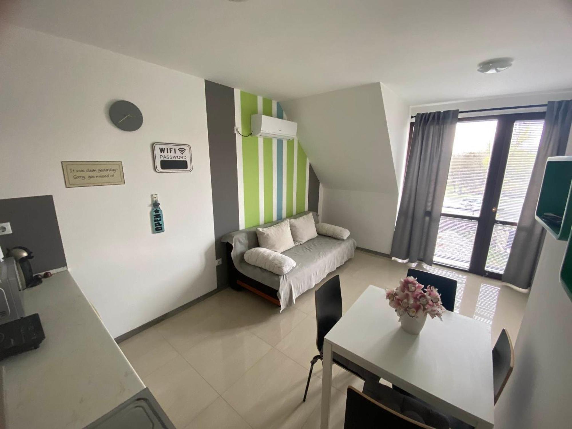 Lexy Family Apartman Hajdúszoboszló Exteriör bild